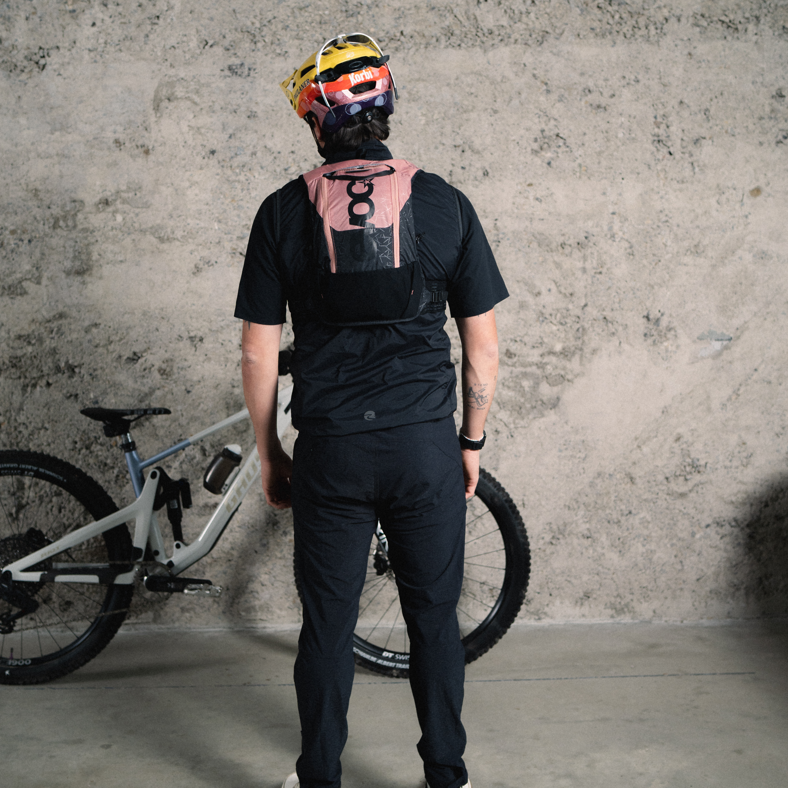#Colour_dusty pink - black