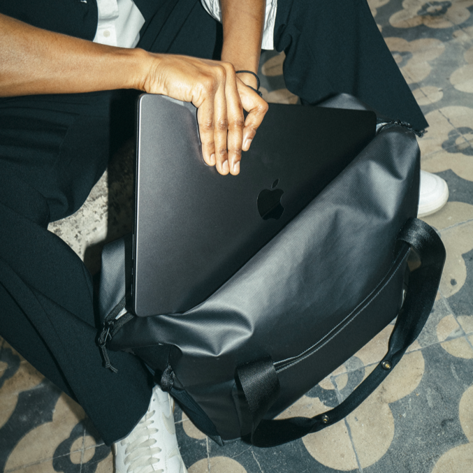 #Colour_carbon grey - black