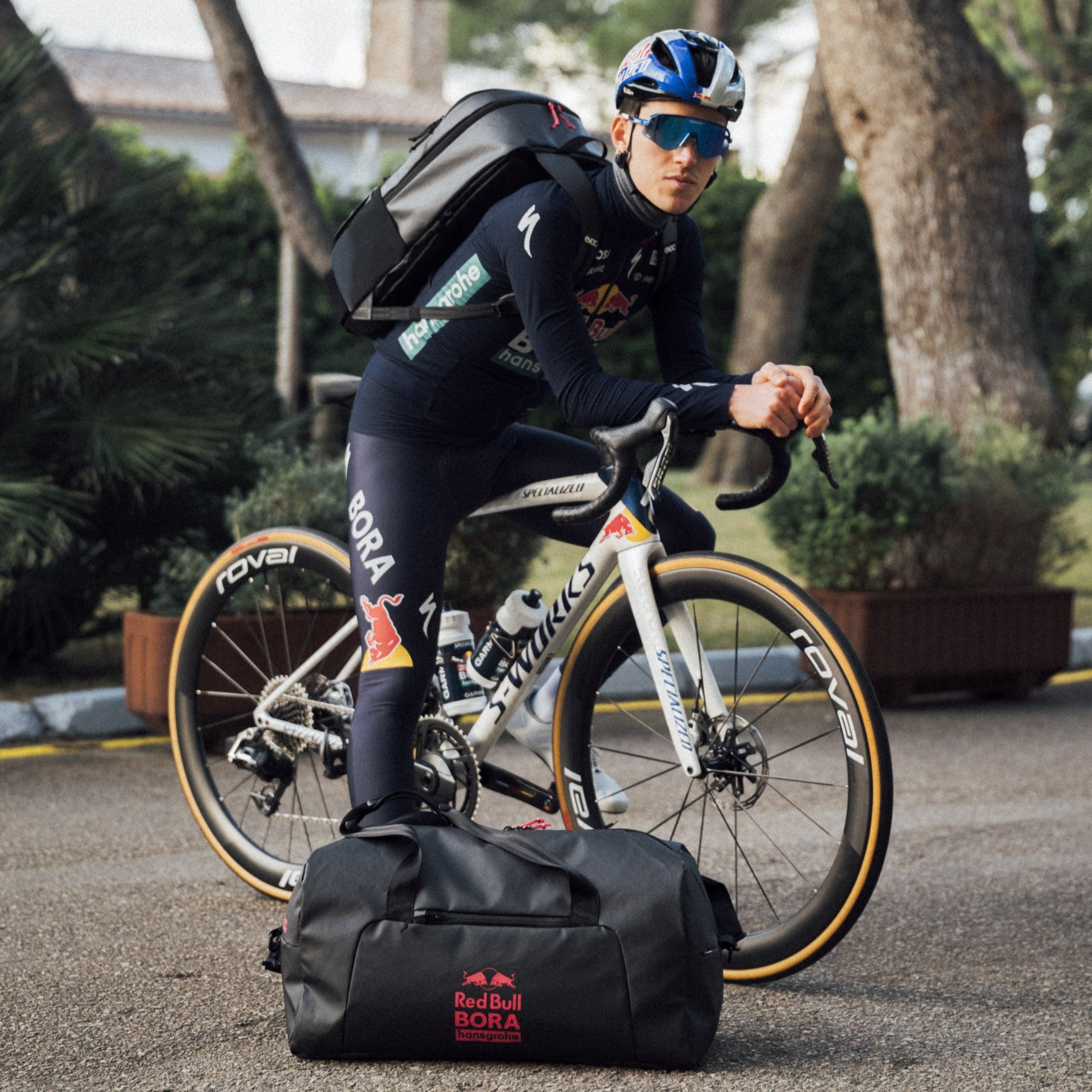 #Colour_carbon grey - black