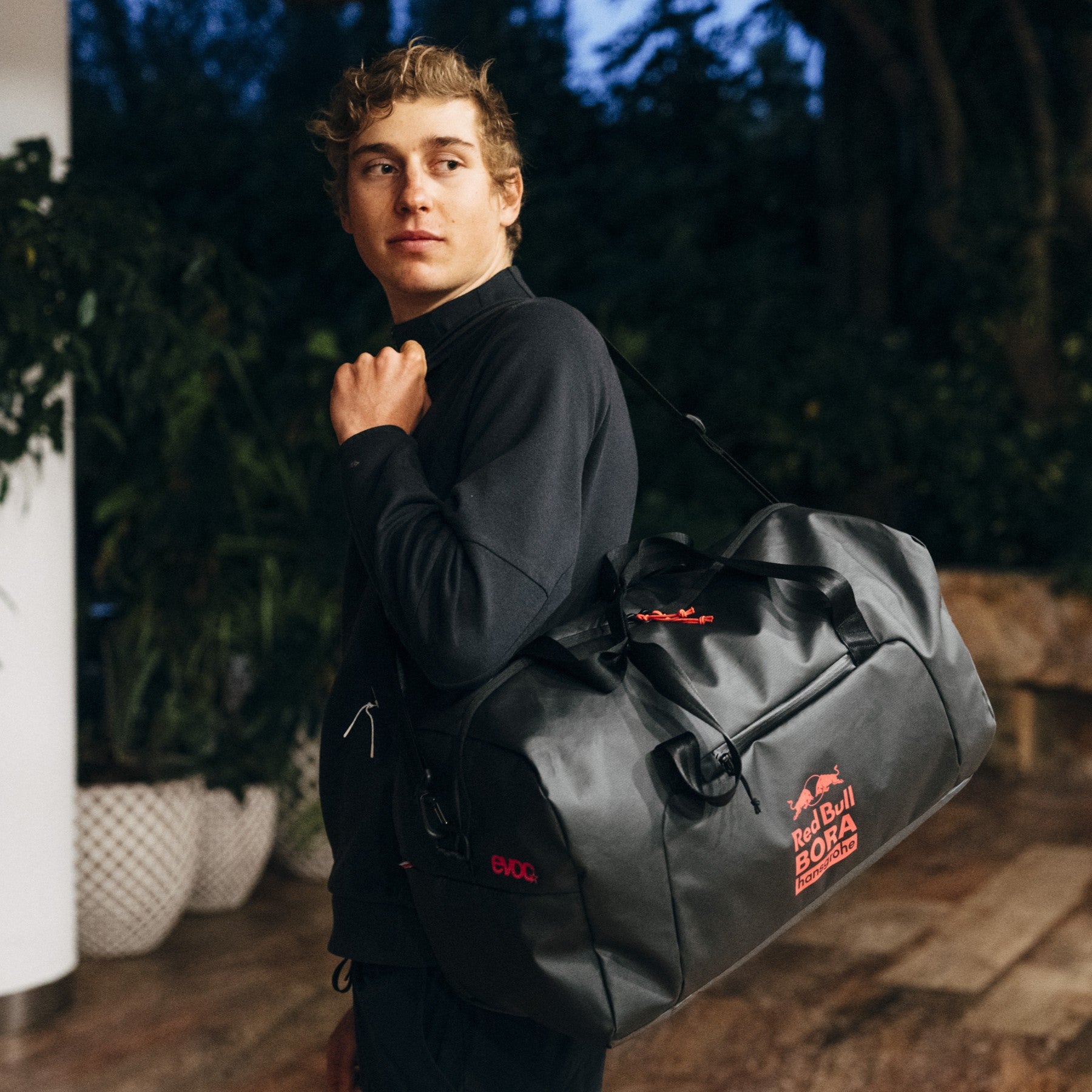 #Colour_carbon grey - black