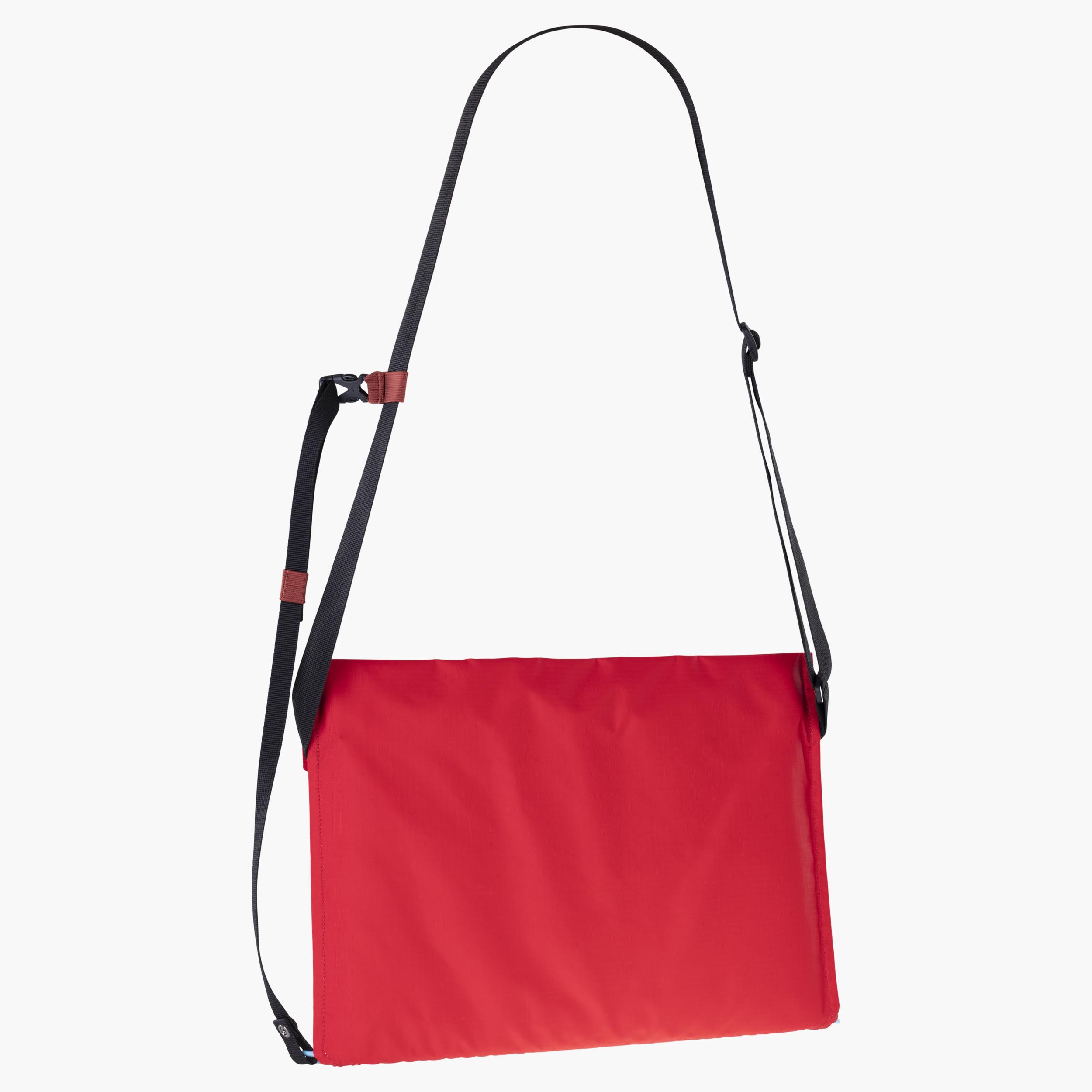 MUSETTE - Lightweight, reflective shoulder bag made from materials of past collections 