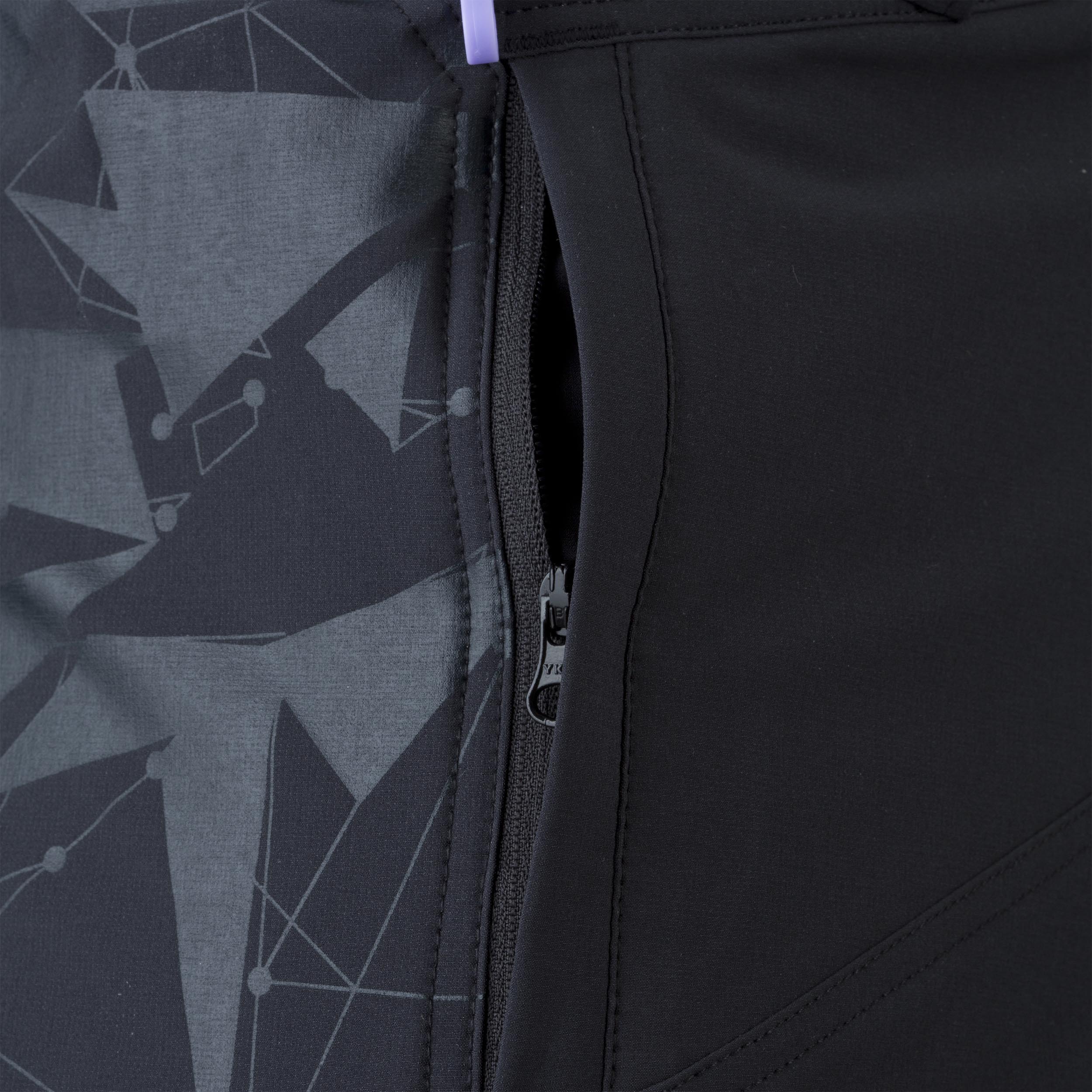 BIKE SHORTS MEN - Comfortable bike shorts made of water-repellent and quick-drying material