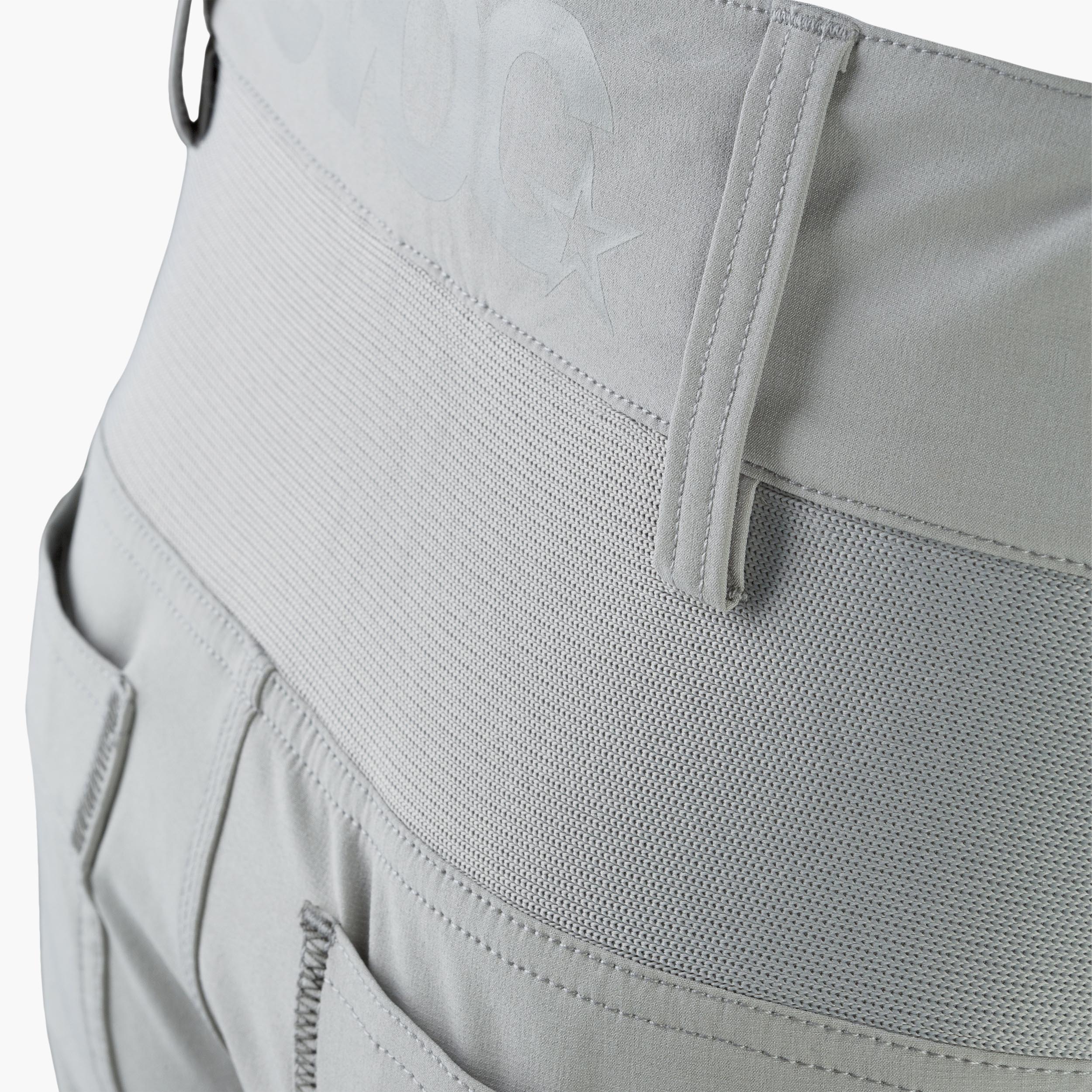 BIKE SHORTS MEN - Comfortable bike shorts made of water-repellent and quick-drying material