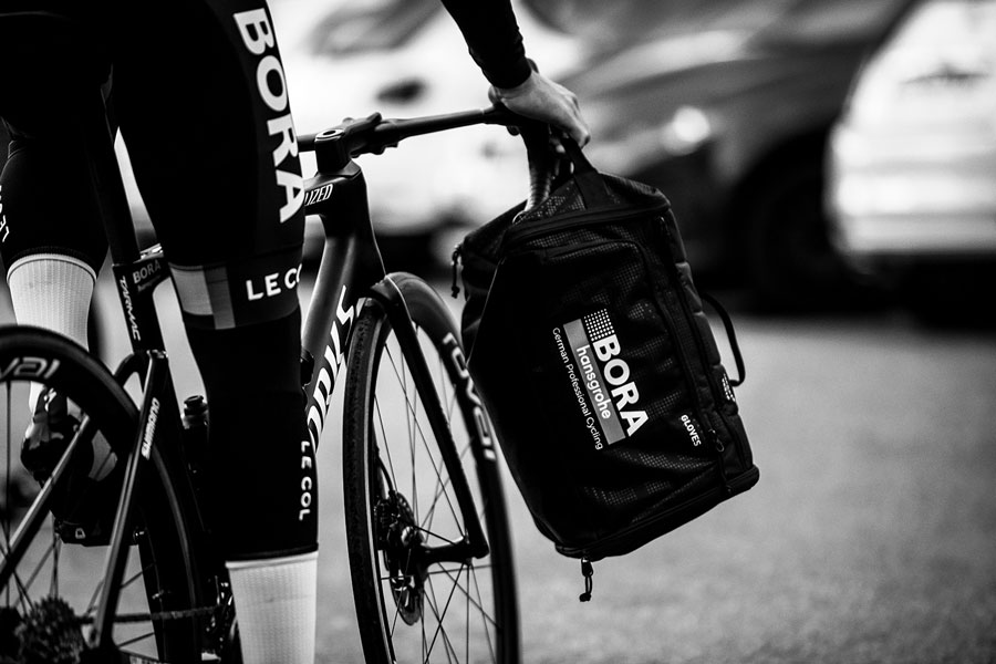 Bike-backpacks and sports equipment climate-neutral shipping