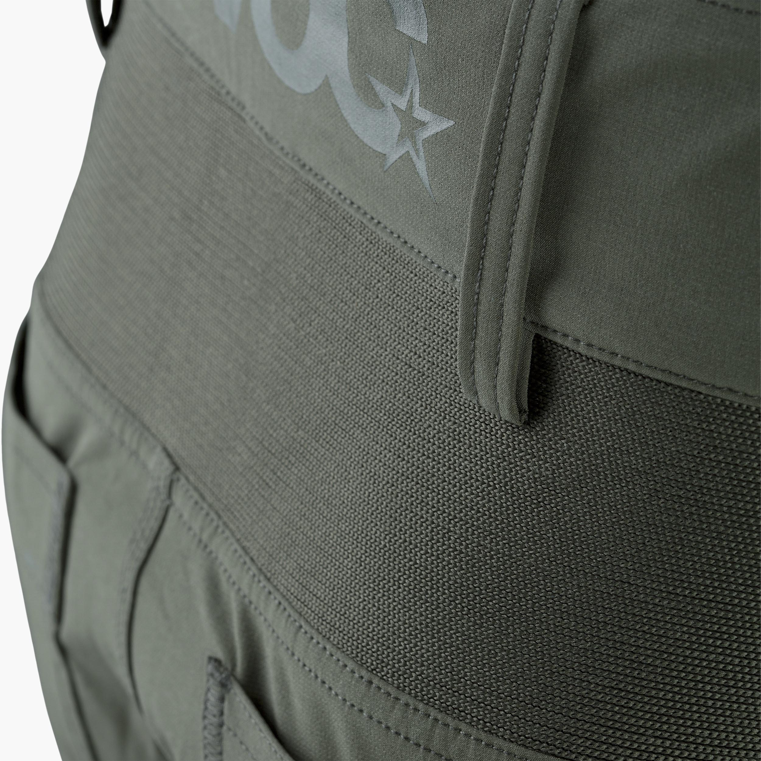 BIKE SHORTS MEN - Comfortable bike shorts made of water-repellent and quick-drying material