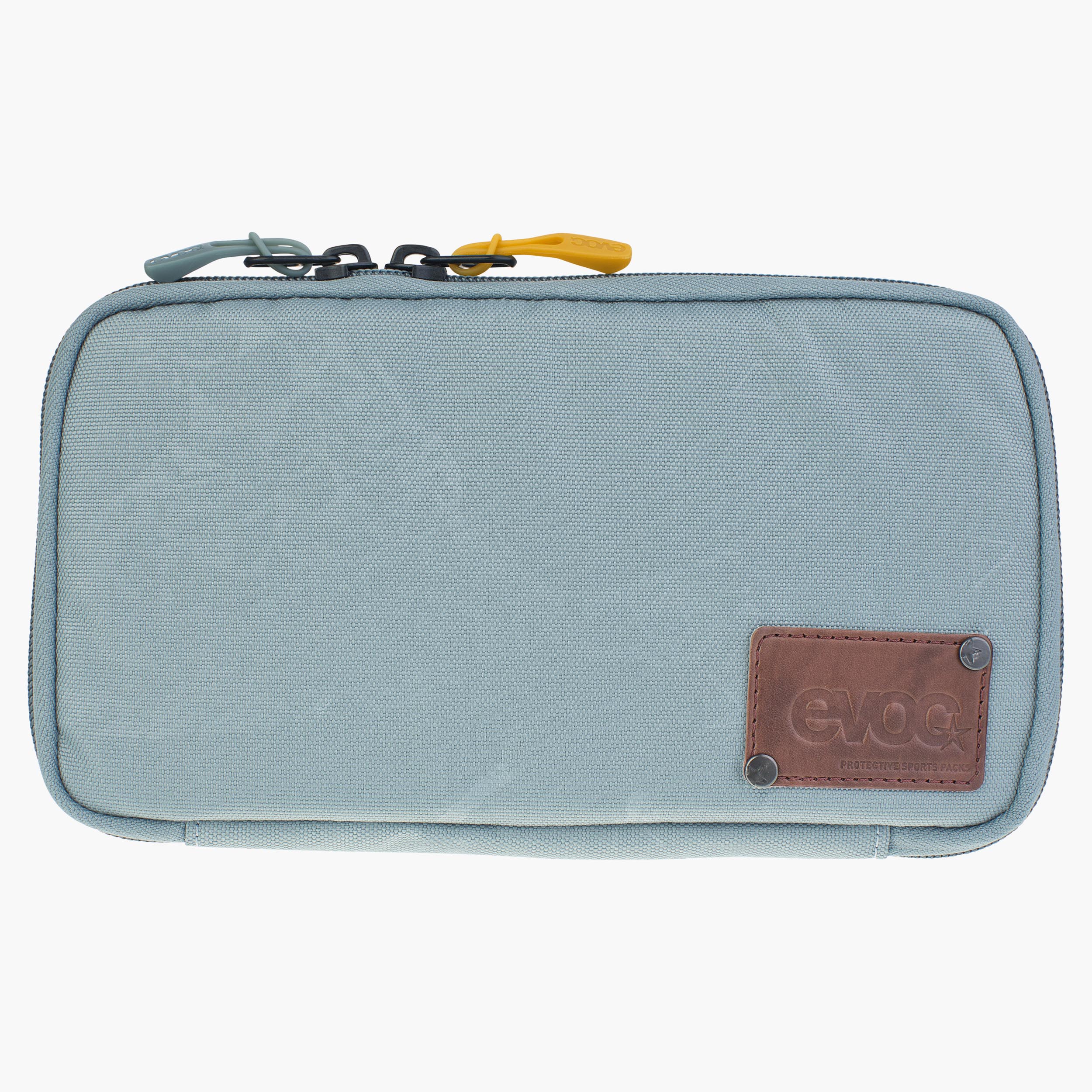 TRAVEL CASE - Practical dokument wallet with integrated organiser compartments